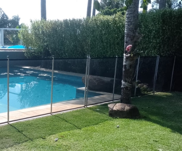 A Safety Pool oferece grades e gradis para piscinas com design discreto, alta resistência e segurança para crianças, pets e animais.